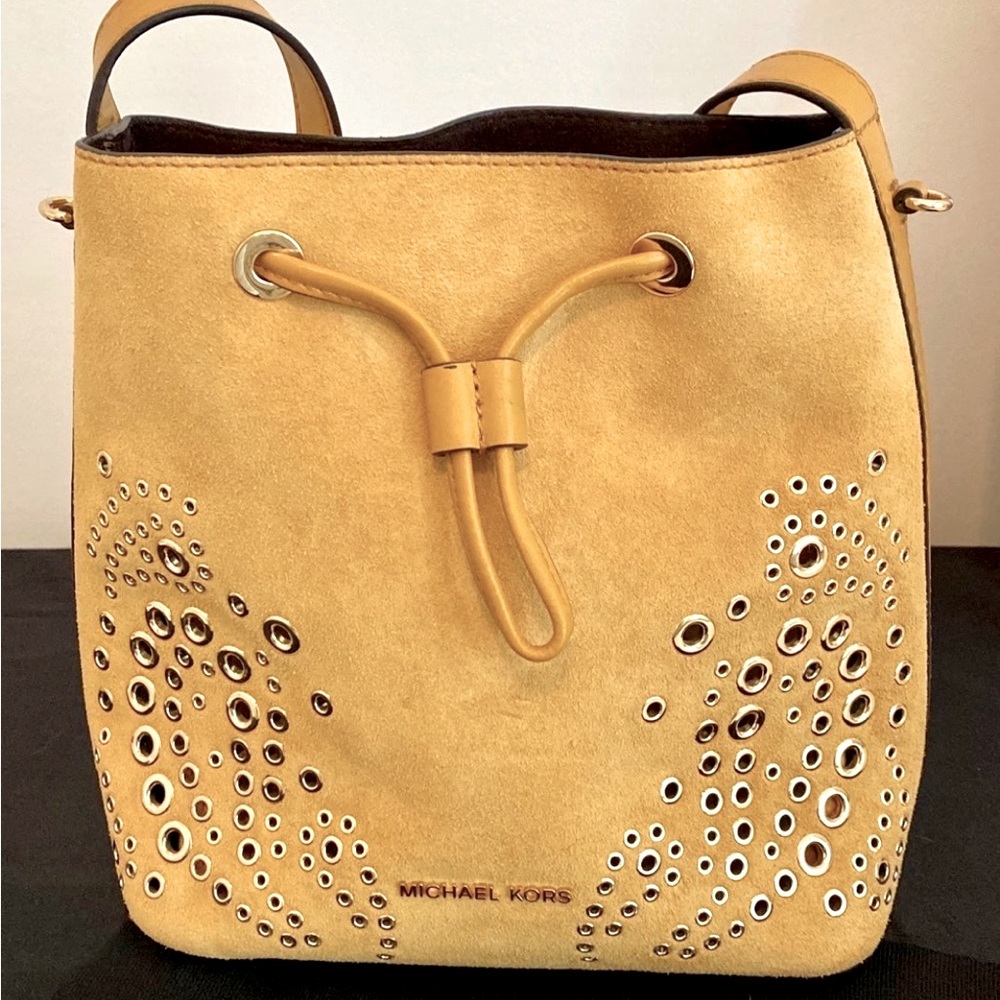 Michael Kors BRAND NEW “Cary” Crossbody Bucket Bag